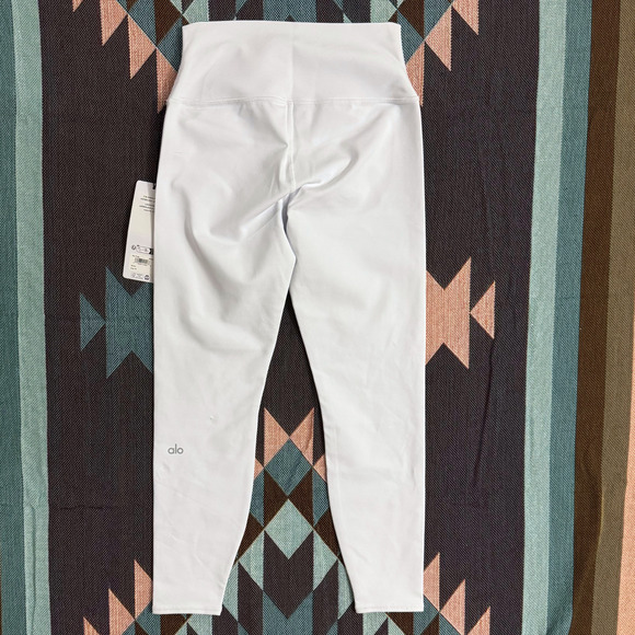 NWT ALO Yoga Airbrush 7/8 High Waist Leggings size Medium White Pants - Picture 2 of 5